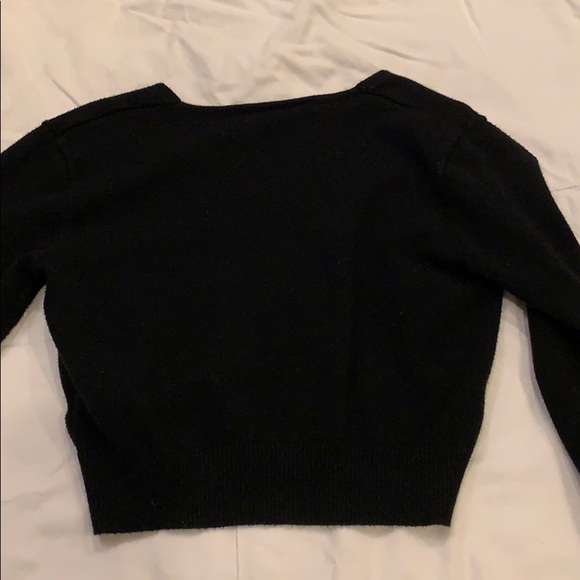 Brandy Melville Cropped Sweater - Picture 3 of 3
